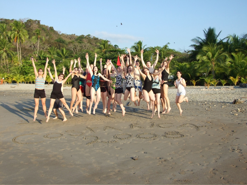 Costa Rica - Minnehaha Academy group jump